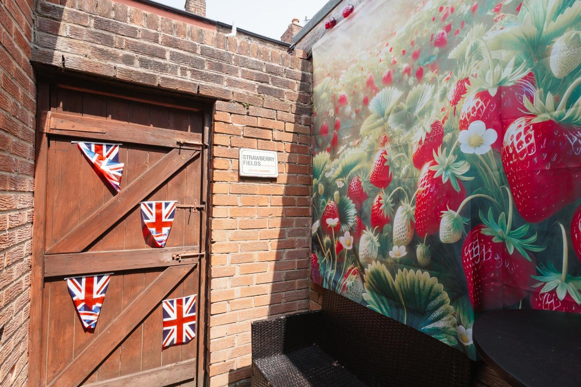 Holiday home Let It Retreat , Anfield, Beatles Themed Liverpool