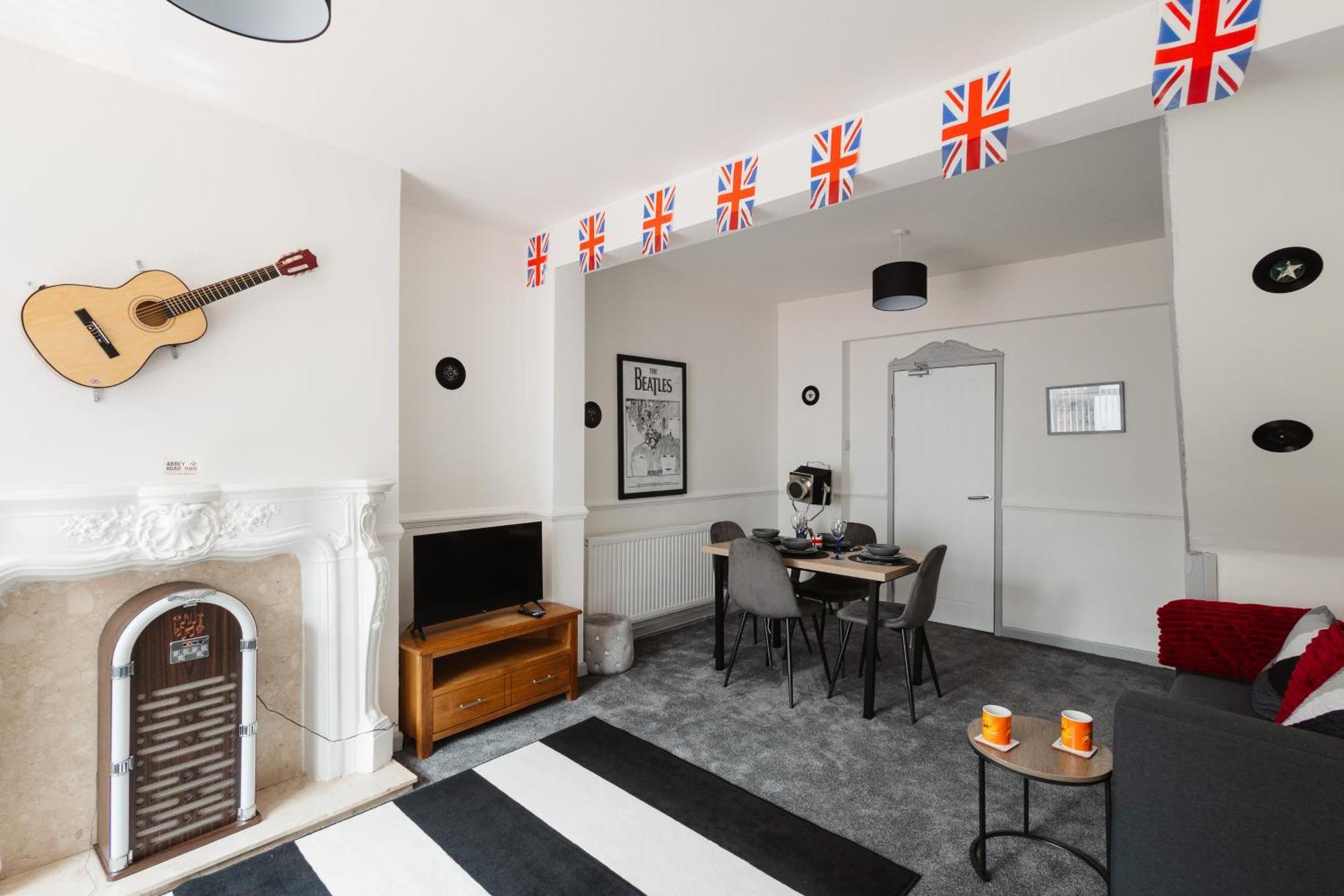 Holiday home Let It Retreat , Anfield, Beatles Themed