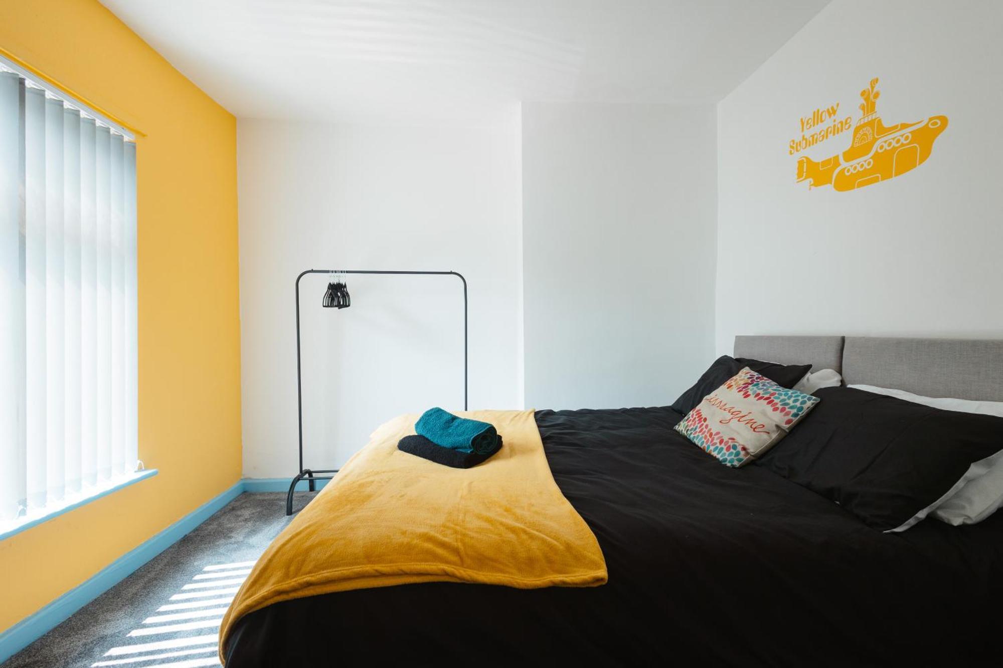 Holiday home Let It Retreat , Anfield, Beatles Themed *