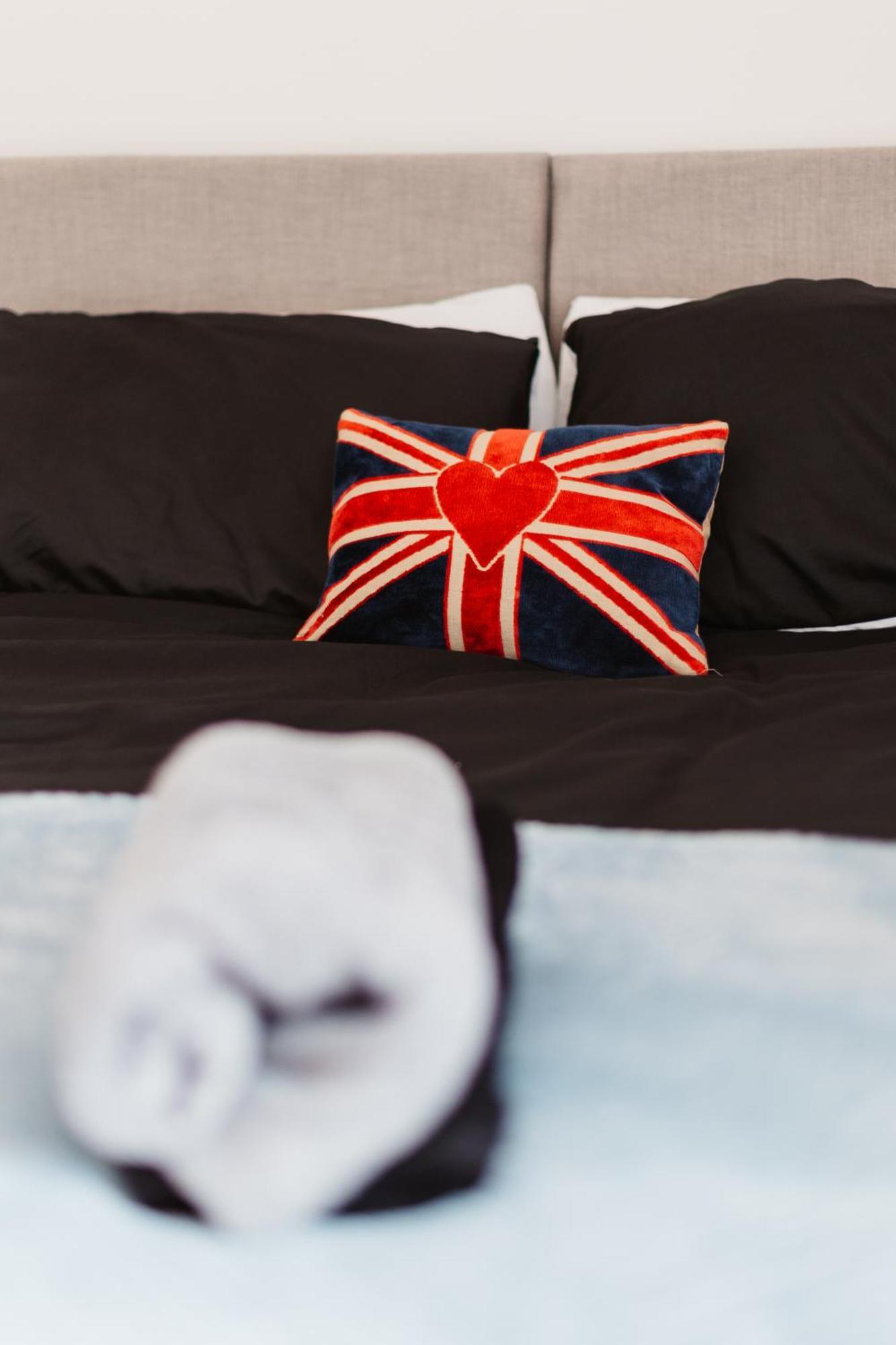 Let It Retreat , Anfield, Beatles Themed Holiday home Liverpool