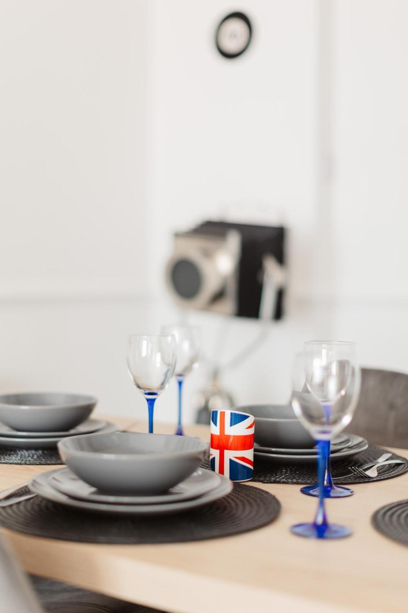 Let It Retreat , Anfield, Beatles Themed Holiday home Liverpool
